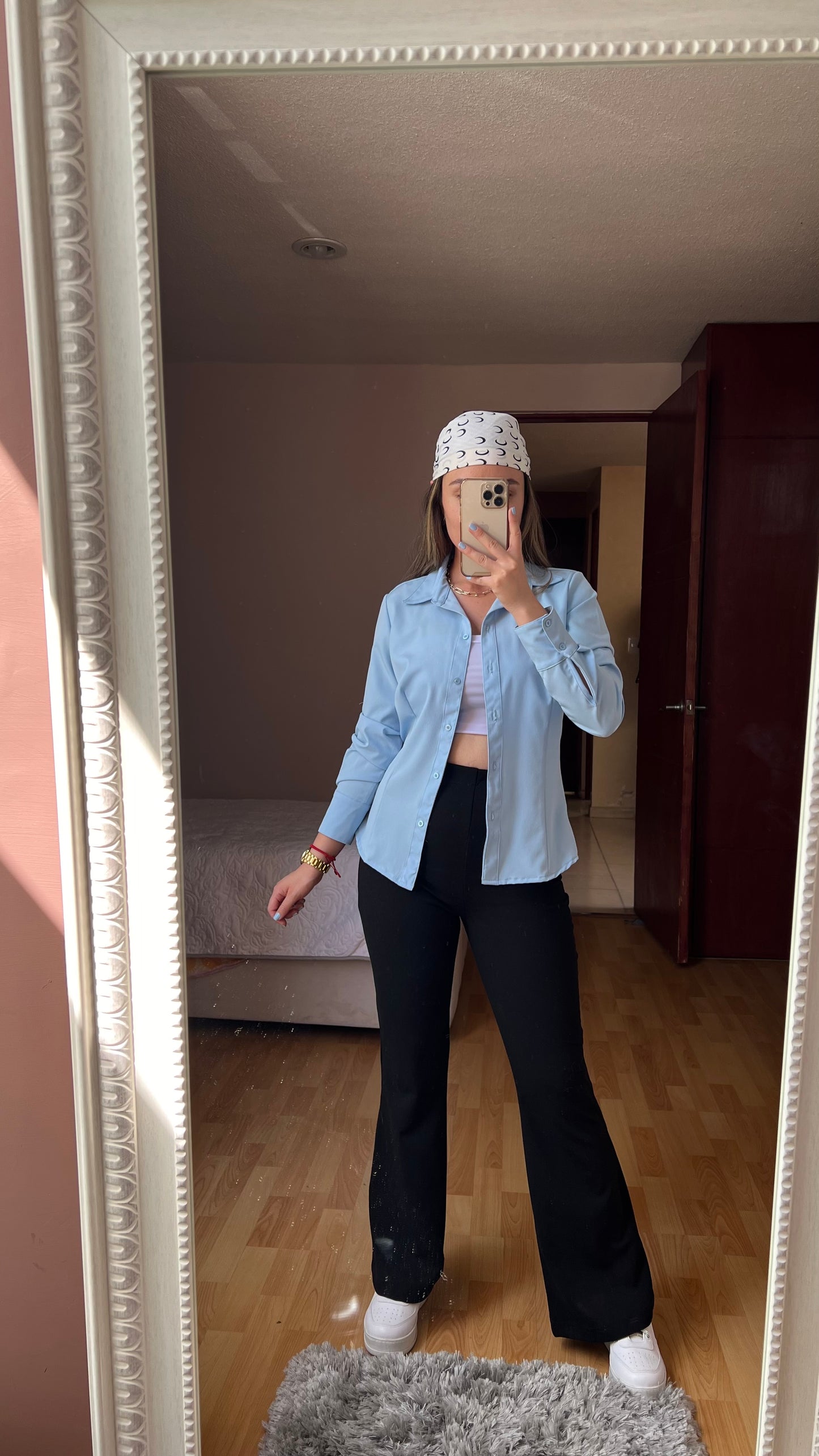 Camisa básica azul cielo