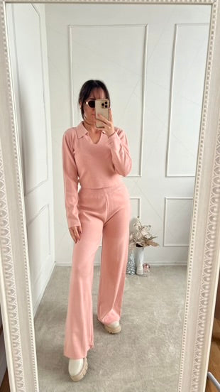 Conjunto sueter cuello rosa