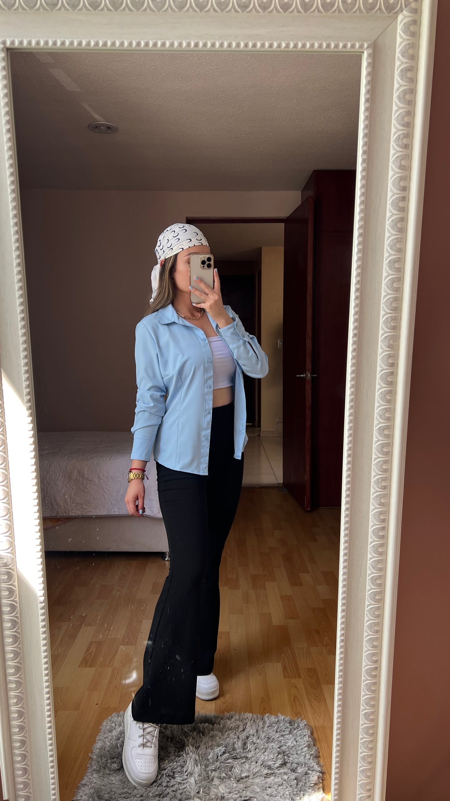 Camisa básica azul cielo