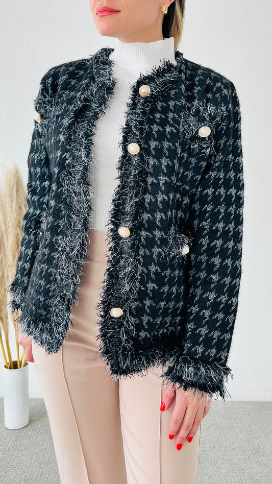 Blazer afelpado botones perla negro